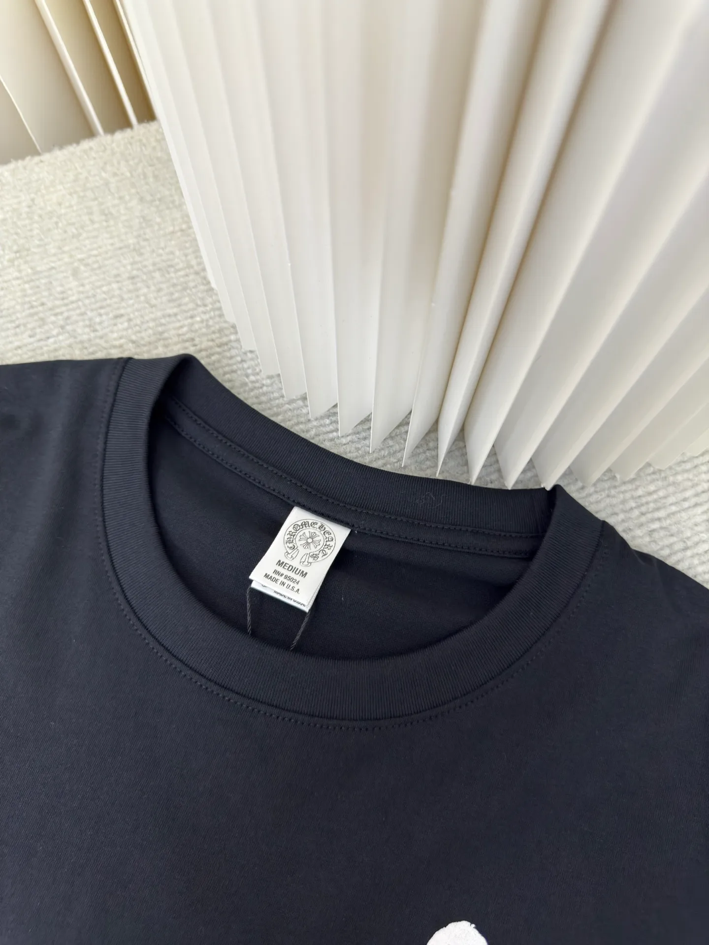P240 Chrome Hearts/foti Lizard Man Scroll Short Sleeves Authentic Open Edition - Physical Counter - Top Luxury Quality 🆚 Instant sale of all editions on the market. The fabric is made of 26 weave 200 grams cotton. The printing is made of hand glue printing. Customized accessories. Size S M L